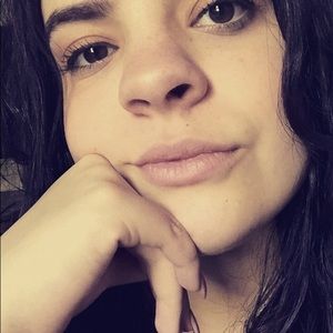 Meet your Posher, Adrienne